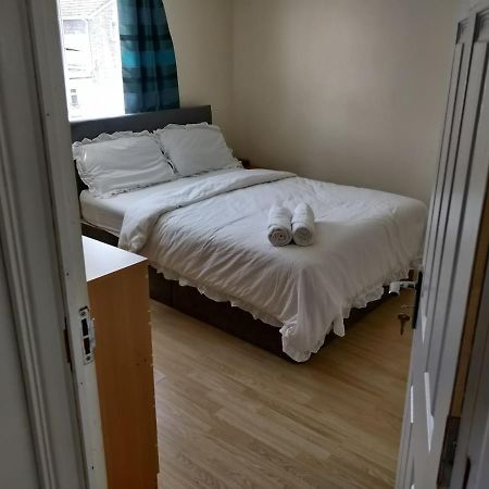 Beautiful House In Ruislip Hotel Northwood  Bagian luar foto