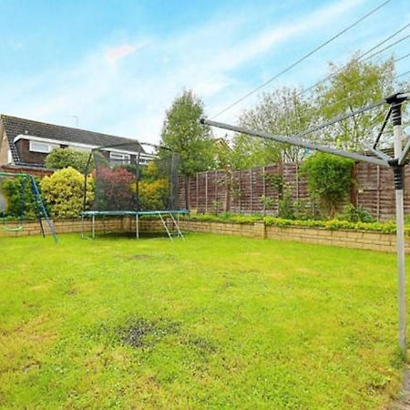 Beautiful House In Ruislip Hotel Northwood  Bagian luar foto