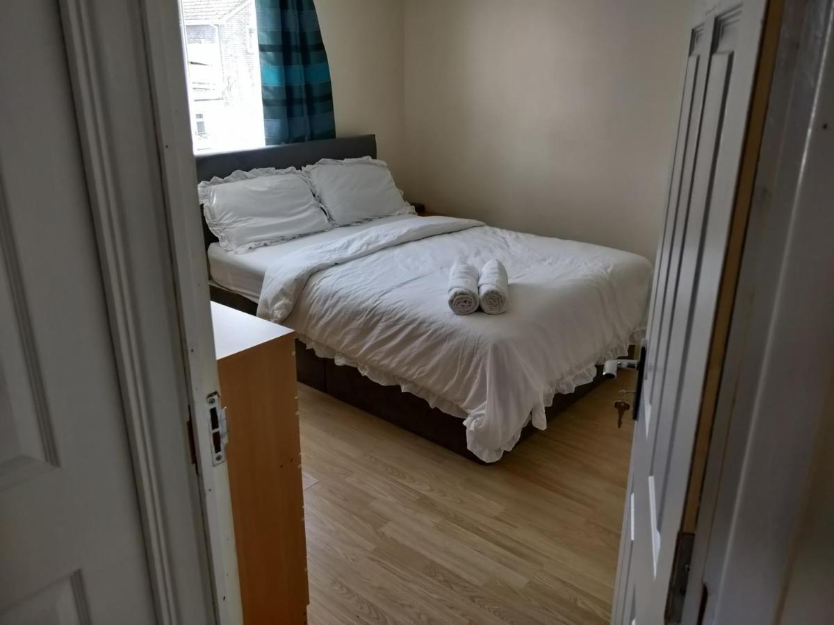 Beautiful House In Ruislip Hotel Northwood  Bagian luar foto