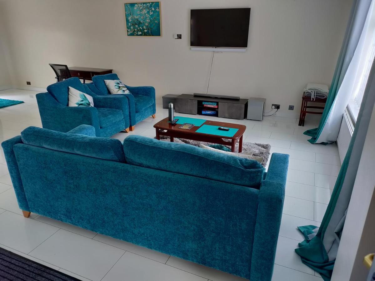 Beautiful House In Ruislip Hotel Northwood  Bagian luar foto