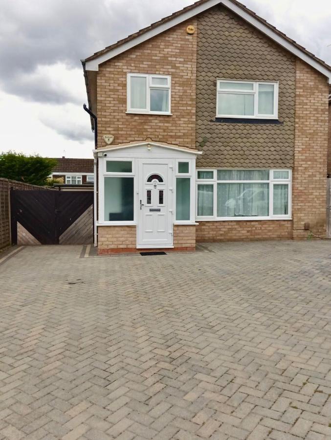 Beautiful House In Ruislip Hotel Northwood  Bagian luar foto